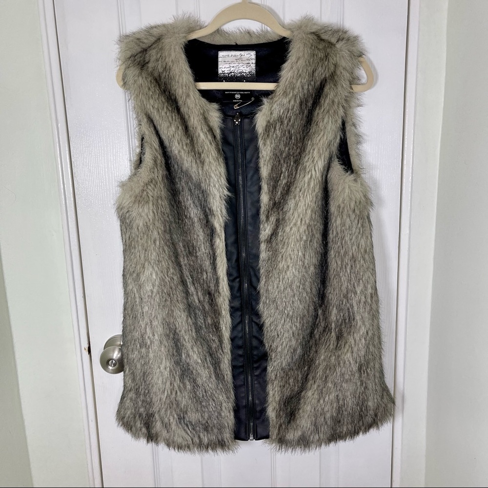 Kensie faux fur leather vest size M
